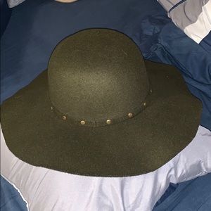 Olive green floppy hat- g by guess